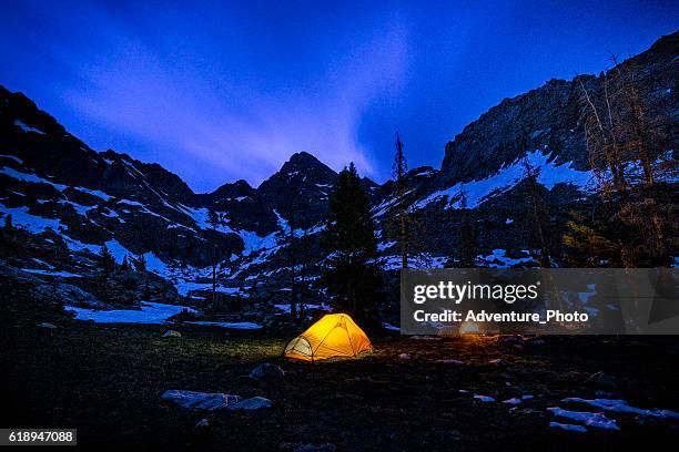 glowing tent backpacking under the stars at night - piney lake stock pictures, royalty-free photos & images