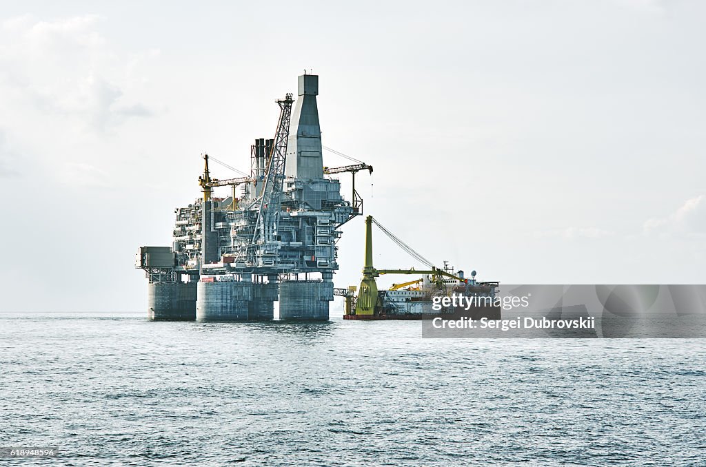 Oil Rig And Support Vessel On Offshore Area High-Res Stock Photo ...