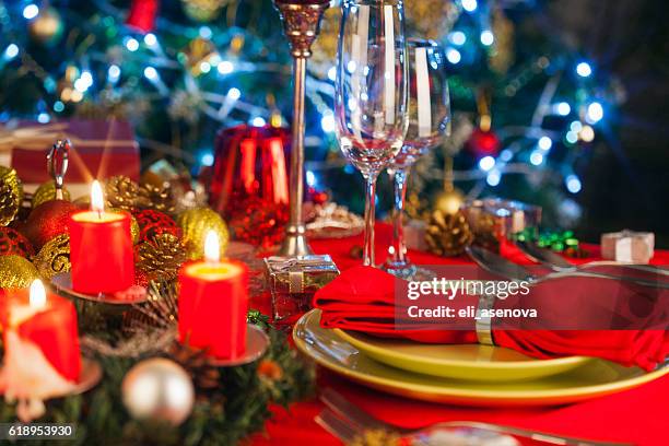 elegant christmas table setting - christmas celebrations in china stock pictures, royalty-free photos & images