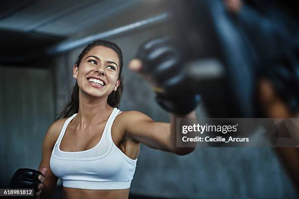 getting in fighting shape - woman gym boxing stockfoto's en -beelden