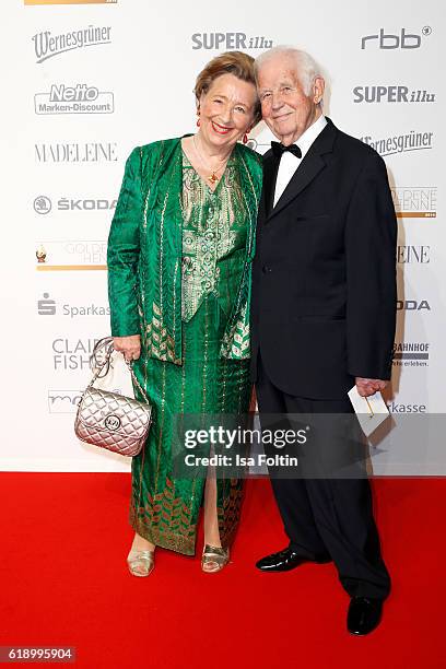 German politician Kurt Biedenkopf and his wife Ingrid Biedenkopf attend the Goldene Henne on October 28, 2016 in Leipzig, Germany.