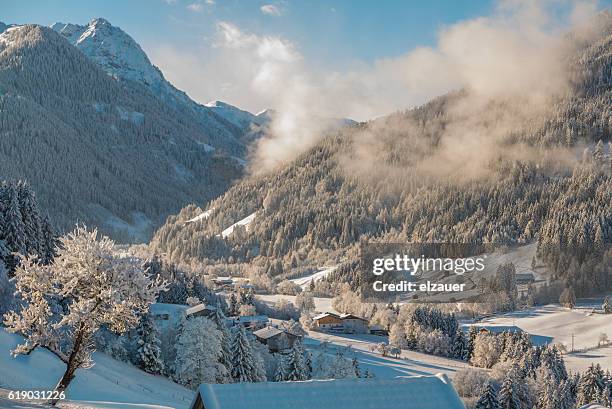 kirchberg in tirol - hahnenkamm fotografías e imágenes de stock