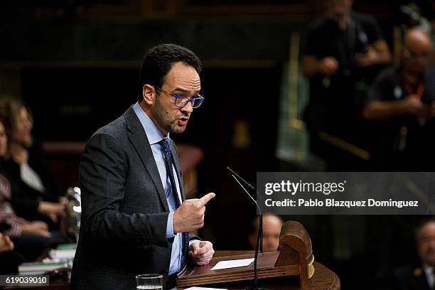 Leader of Spanish Socialist party Antonio Hernando speaks during the final day of the investiture debate at the Spanish Parliament on October 29,...
