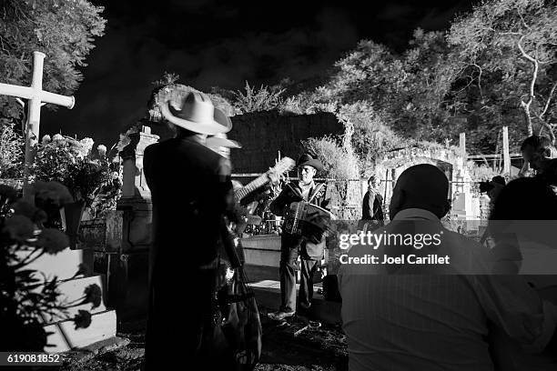 musicians playing in cemetery in oaxaca, mexico - mexico black and white stock pictures, royalty-free photos & images