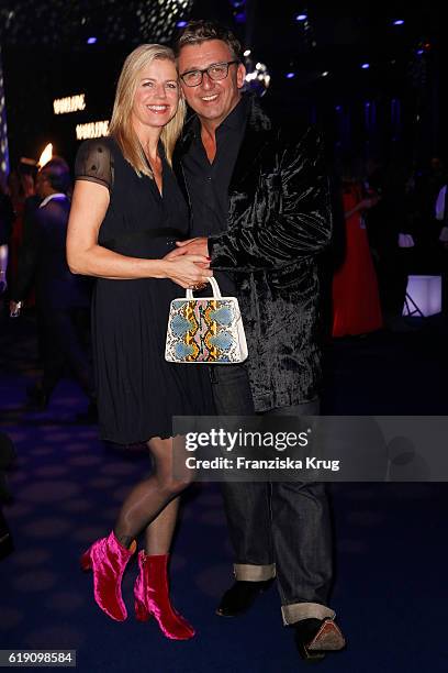 Hans Sigl and his wife Susanne Sigl attend the Goldene Henne on October 28, 2016 in Leipzig, Germany.