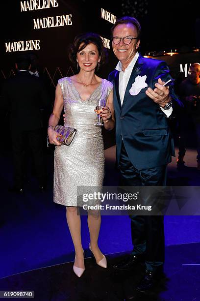 Marijam Agischewa and Wolfgang Lippert attend the Goldene Henne on October 28, 2016 in Leipzig, Germany.