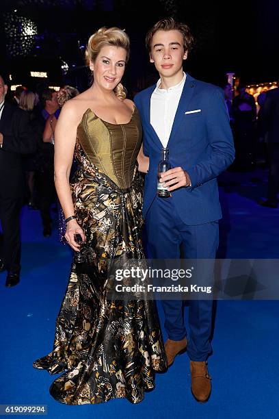Alexa Maria Surholt and her son Arthur attend the Goldene Henne on October 28, 2016 in Leipzig, Germany.
