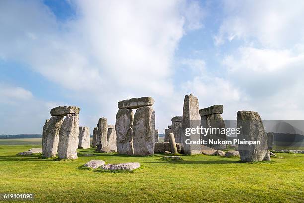 stonehenge, uk - stonehenge stockfoto's en -beelden