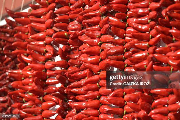 Photo shows Espelette peppers on October 30, 2016 in Espelette, southern France, during the celebration of the Espelette Pepper. / AFP / GAIZKA IROZ