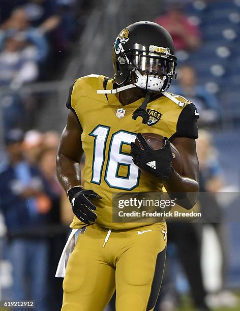 Denard Robinson of the Jacksonville Jaguars warms up prior to a game against the Tennessee Titans at Nissan Stadium on October 27, 2016 in Nashville,...