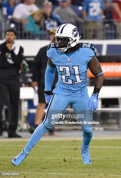 Da'Norris Searcy of the Tennessee Titans plays against the Jacksonville Jaguars at Nissan Stadium on October 27, 2016 in Nashville, Tennessee.