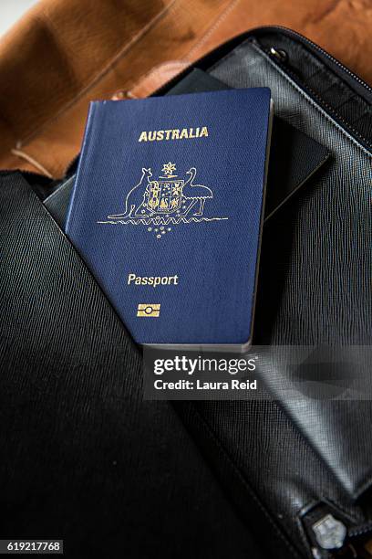 child's australian passport - pasaporte fotografías e imágenes de stock