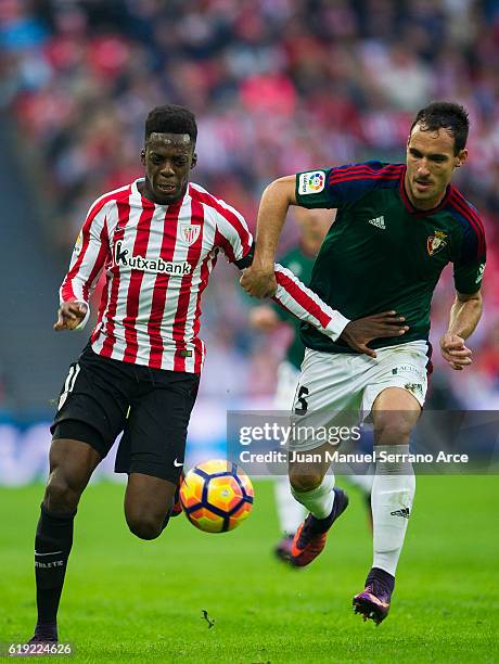 Unai Garcia of CA Osasuna competes for the ball with Inaki Willams of Athletic Club during the La Liga match between Athletic Club Bilbao and CA...