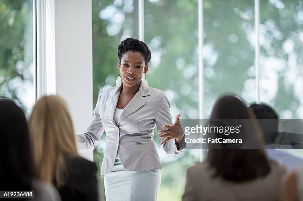 presenting to new employees - leadership stock pictures, royalty-free photos & images