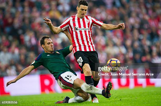 Unai Garcia of CA Osasuna competes for the ball with Aritz Aduriz of Athletic Club during the La Liga match between Athletic Club Bilbao and CA...