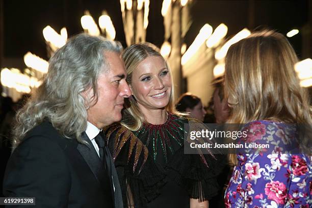 Producer Mitch Glazer, actress Gwyneth Paltrow, wearing Gucci and actress Kelly Lynch attend the 2016 LACMA Art + Film Gala Honoring Robert Irwin and...