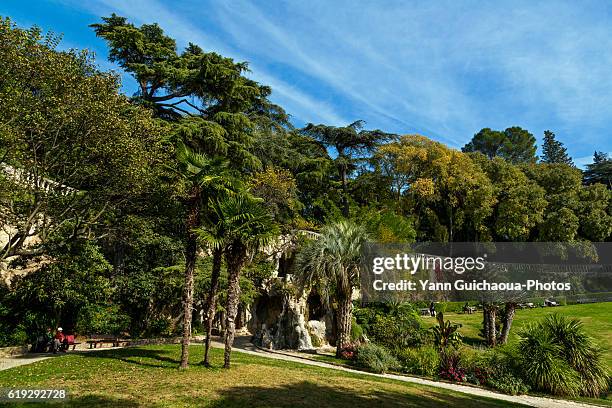 jardins de la fontaine, nimes, gard, france - nimes imagens e fotografias de stock