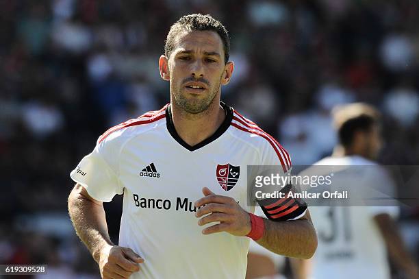 Maximiliano Rodriguez of Newell's Old Boys runs during the match between Newell's Old Boys and San Lorenzo as part of Torneo Primera Division 2016/17...