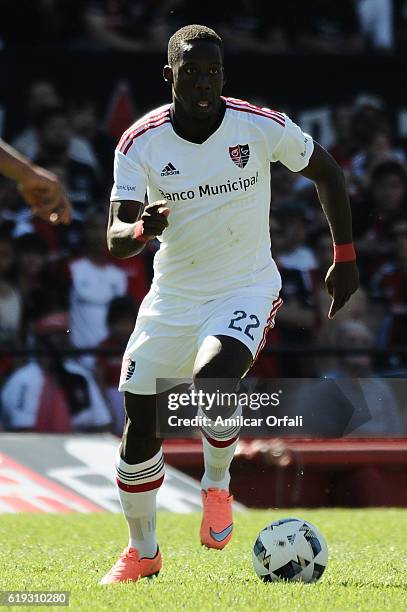 Luis Advincula of Newell's Old Boys drives the ball during a match between Newell's Old Boys and San Lorenzo as part of Torneo Primera Division...