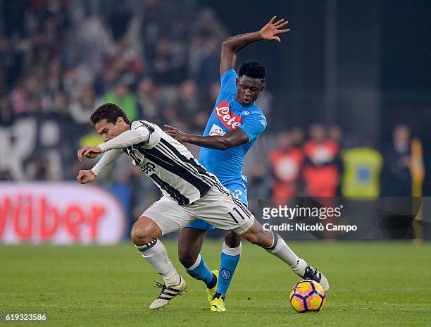 Anderson Hernanes de Carvalho Viana Lima of Juventus FC and Amadou Diawara of SSC Napili compete for the ball during the Serie A match between...