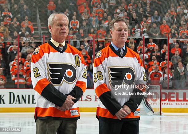 Members of the Philadelphia Flyers Hall of Fame Mark Howe and Brian Propp stand during a pregame Heritage Night ceremony on October 27, 2016 at the...