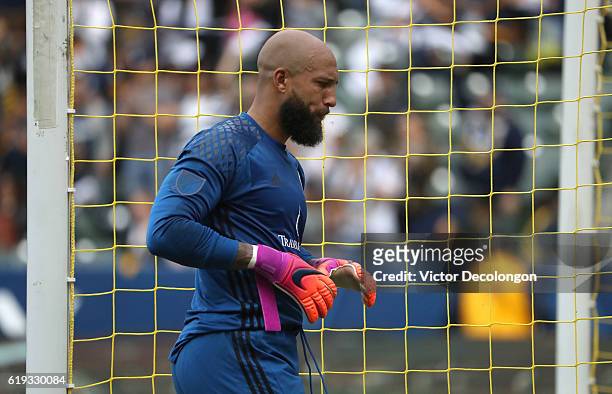 Goalkeeper Tim Howard of Colorado Rapids reacts after the leg one match of the Audi 2016 MLS Cup Playoff Western Conference Semfinal between the...