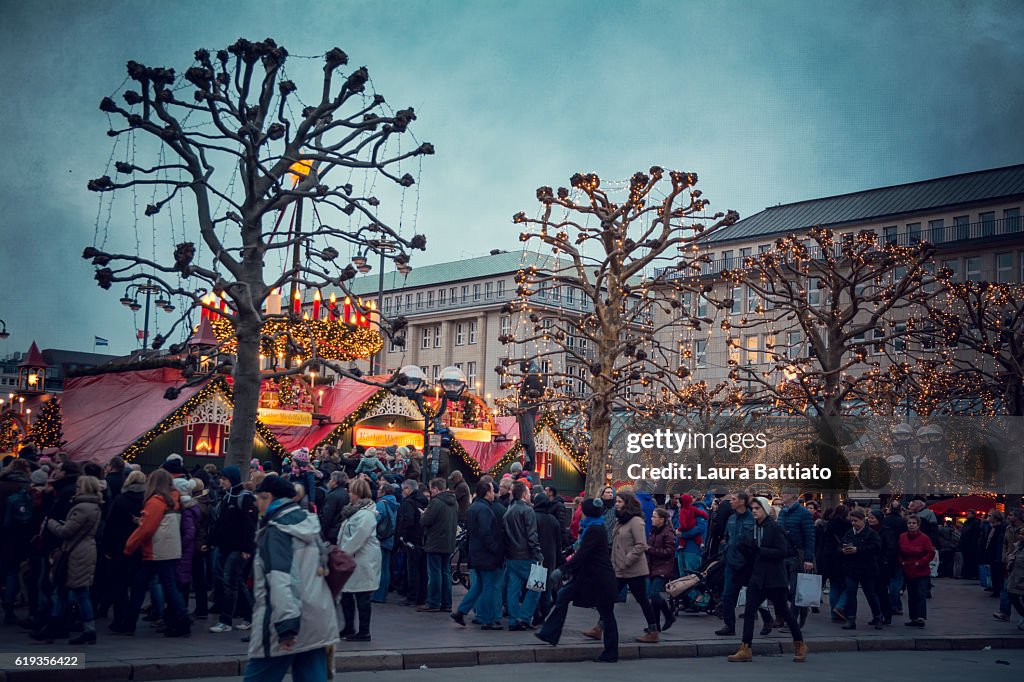 Christmas market fairy ambiance at the Hamburg Rathaus Markt