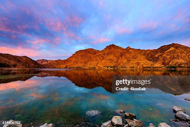 nascer do sol épico no rio colorado perto de las vagas - represa hoover - fotografias e filmes do acervo