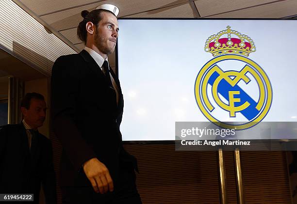 Gareth Bale of Real Madrid attends a press conference after signing his contract extension with the club until 2022 at Estadio Santiago Bernabeu on...