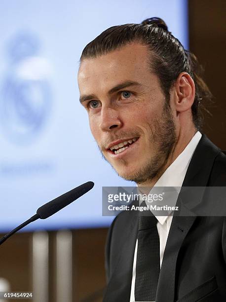 Gareth Bale of Real Madrid attends a press conference after signing his contract extension with the club until 2022 at Estadio Santiago Bernabeu on...