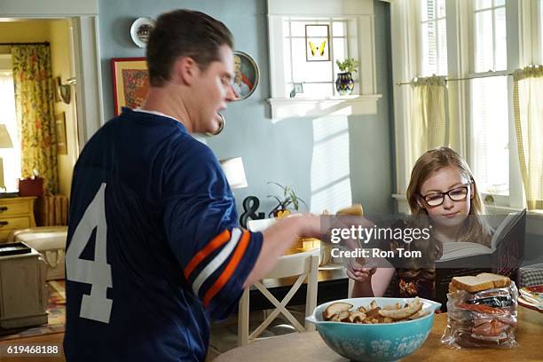 The Real Tradition - The ONeals deal with a change to their Thanksgiving tradition when Pat and Eileen invite Gloria and VP Murray to dinner as their...