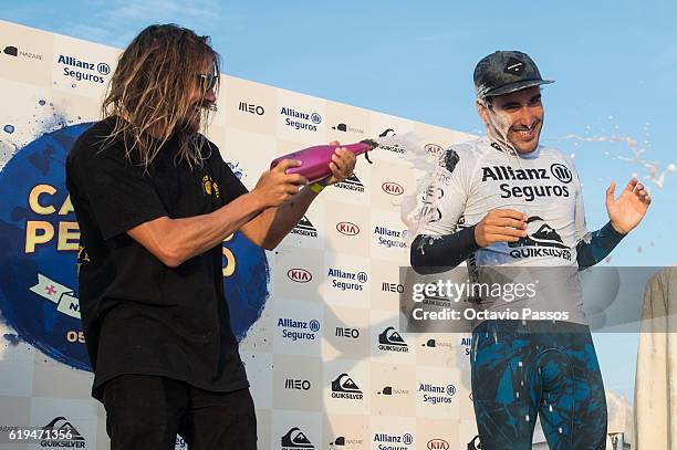 Perfect Chapter Surf Aritz Aranburu Photos and Premium High Res Pictures - Getty Images