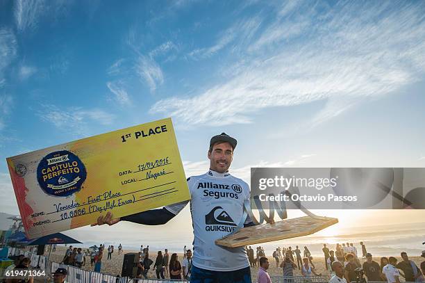 Perfect Chapter Surf 397 Aritz Aranburu Photos & High Res Pictures - Getty Images
