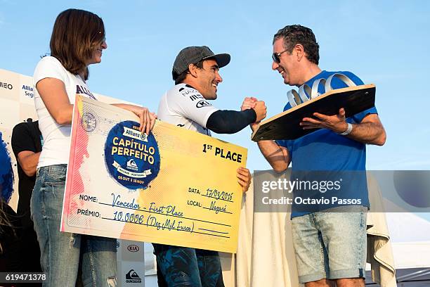 Perfect Chapter Surf 397 Aritz Aranburu Photos & High Res Pictures - Getty Images