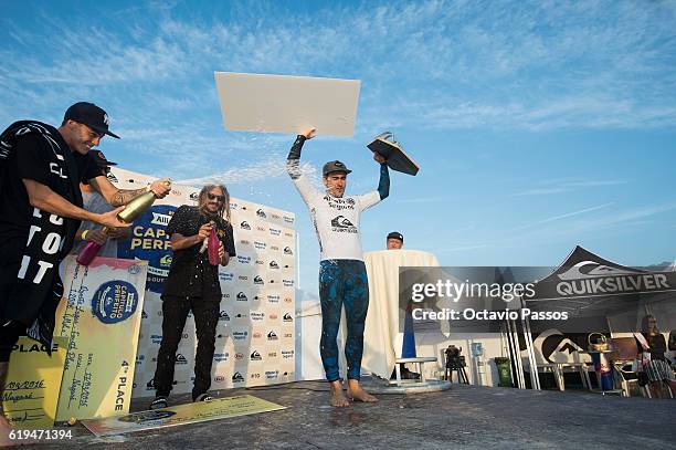 Perfect Chapter Surf 397 Aritz Aranburu Photos & High Res Pictures - Getty Images