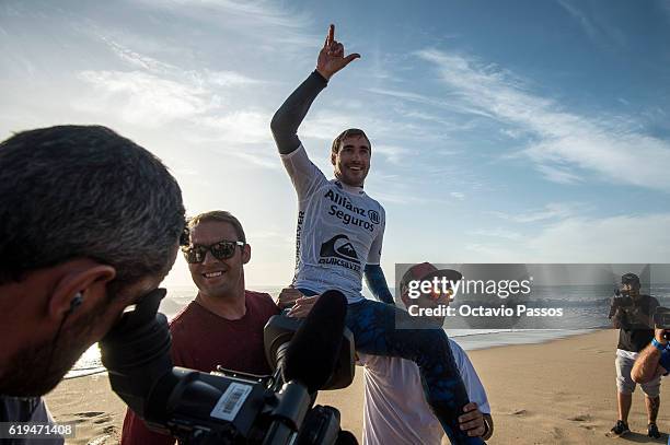 Perfect Chapter Surf 397 Aritz Aranburu Photos & High Res Pictures - Getty Images