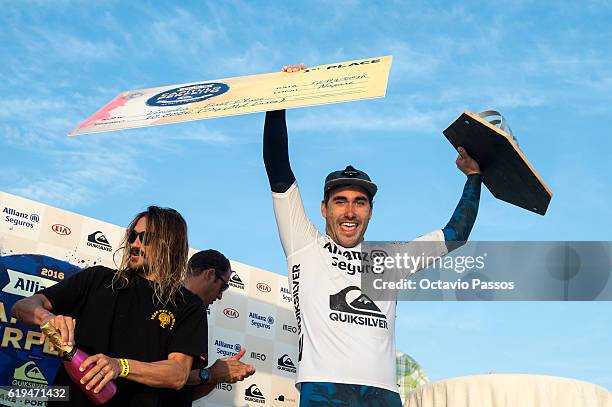 Perfect Chapter Surf Aritz Aranburu Photos and Premium High Res Pictures - Getty Images