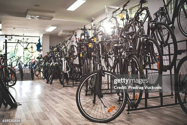 bicycles inside the store - fietsenwinkel stockfoto's en -beelden