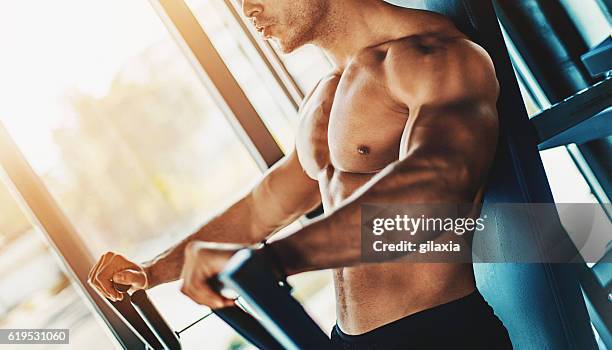 chest workout at gym. - borstspieren stockfoto's en -beelden