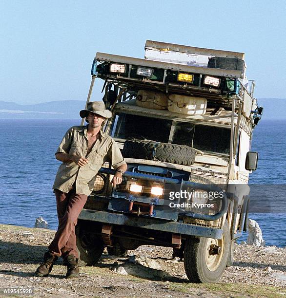 africa, southern africa, south africa, cape town, view of explorer with expedition vehicle after completing 38,000-km, 15 month solo drive through 18 countries. (year 2000) - jungle explorer stock pictures, royalty-free photos & images