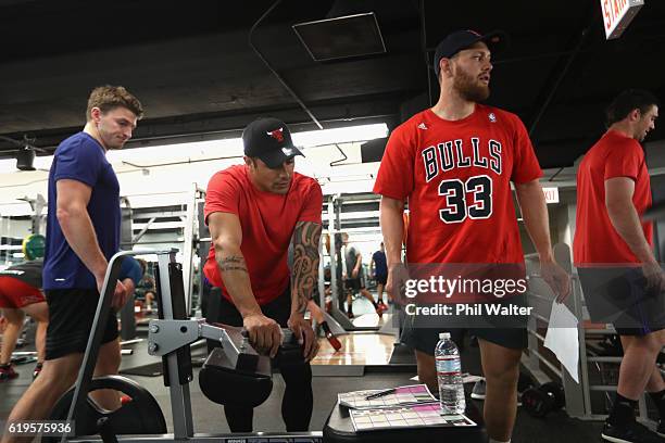 Beauden Barrett, Aaron Smith and Tawerau Kerr-Barlow of the New Zealand All Blacks train during a gym session on October 31, 2016 in Chicago,...