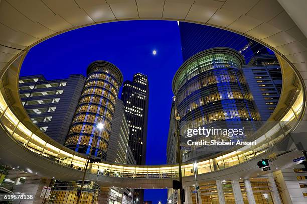 houston architecture at night - houston texas stockfoto's en -beelden