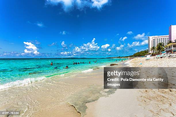 bahamas scenery at nassau, caribbean. - atlantis resort paradise island foto e immagini stock