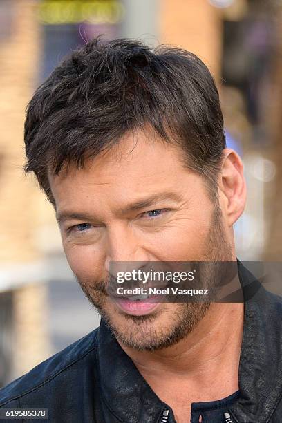 Harry Connick Jr. Visits "Extra" at Universal Studios Hollywood on October 31, 2016 in Universal City, California.