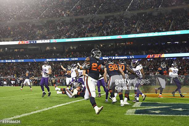 Jordan Howard of the Chicago Bears rushes for a touchdown during the second quarter against the Minnesota Vikings at Soldier Field on October 31,...