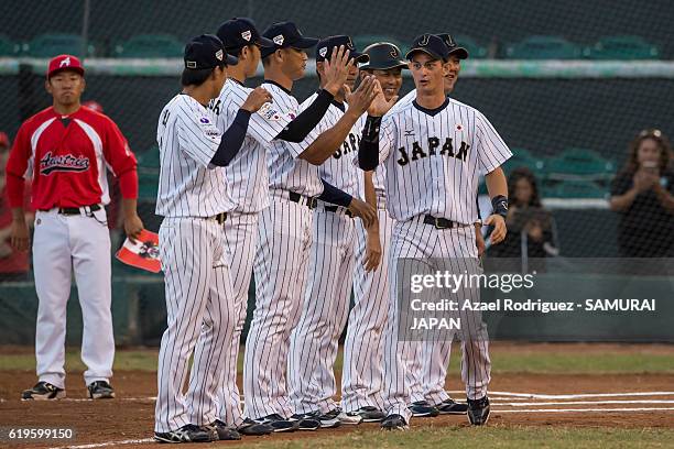 Initial line up of Japan shake hands prior the WBSC U-23 Baseball World Cup Group B game between Austria and Japan at Estadio de Beisbol Francisco I....