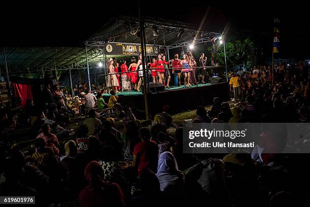 Transvestites perform Bedayan dance as part of traditional dance opera known as Ludruk on October 29, 2016 in Surabaya, Indonesia. Indonesia's LGBT...