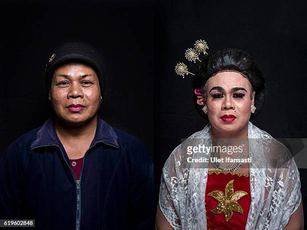 This composite image shows before and after portraits of transvestite Lamiyati before performing a traditional dance opera known as Ludruk on October...