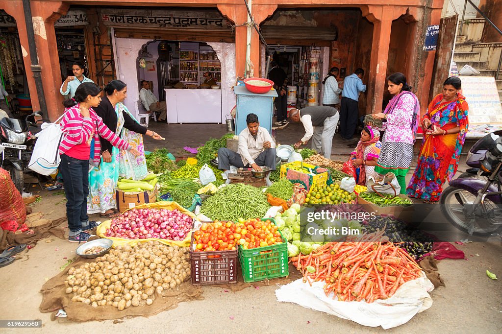 Customers buying vegetables on the street, Jaipur, Rajasthan, India