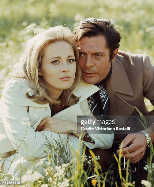 Cortina d'Ampezzo, Italy. Italian actor Marcello Mastroianni and U.S. Actress Faye Dunaway are shown on the set of the movie "Gli amanti" at Cortina...